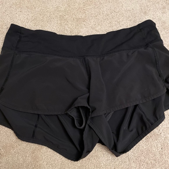 black lululemon speed up shorts🖤 - Picture 1 of 4